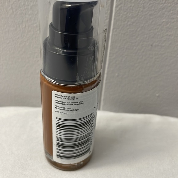 Huge Sale ๐๐ Revlon Colorsray Makeup Fondde teint 410 Cappuccino BNIB - Picture 2 of 3